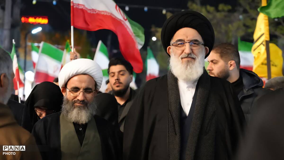 اجتماع و راهپیمایی امشب مردم فردیس زیر باران شدید 
