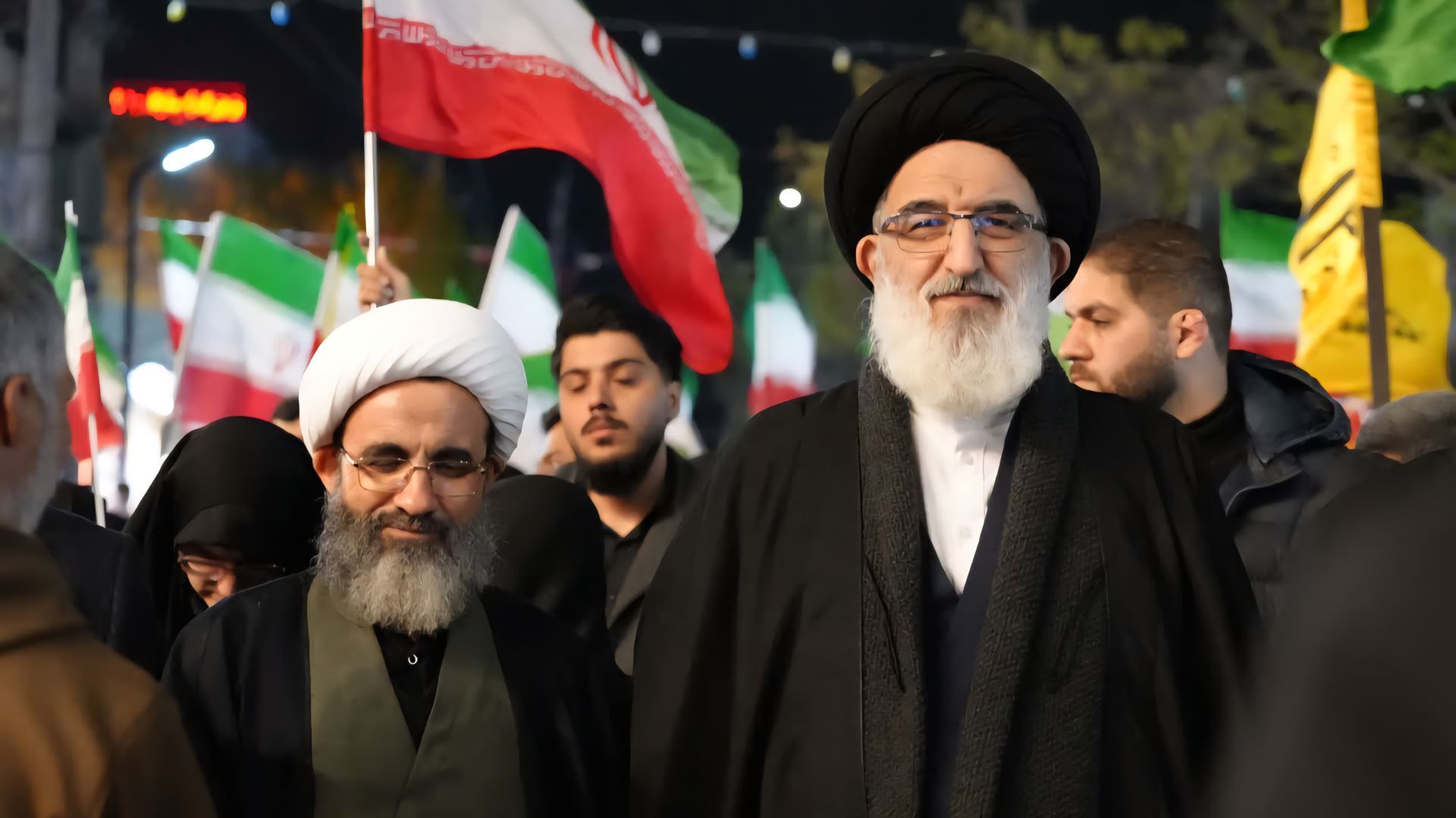 اجتماع و راهپیمایی امشب مردم فردیس زیر باران شدید 