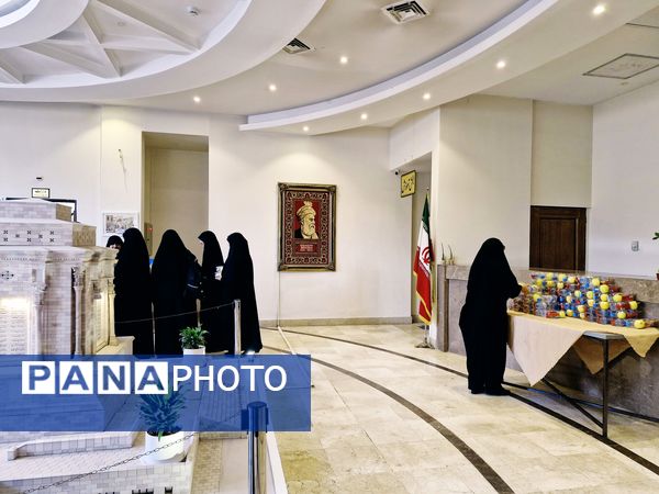 آیین تجلیل از منتخبان چهل و دومین دوره مسابقات قرآن و عترت و نماز در ناحیه ۳ مشهد مقدس