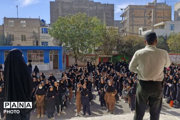 کلاس متفاوت با حضور حافظان نظم و امنیت در مدارس بهارستان