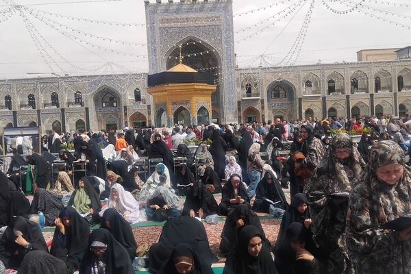 بهار که می‌رسد، صحن‌ها با موج زائران می‌تپد