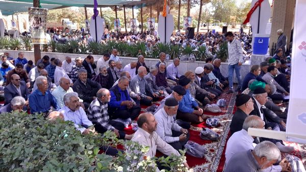نماز جمعه در جوار شهدای بهشت فضل نیشابور 