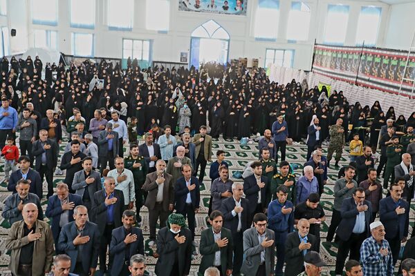 استقبال باشکوه مردم لنده از شهدای گمنام