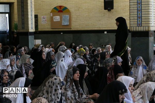 حضور فرهنگیان مردم روزه دار و متدین در نمازجمعه شهرستان ملارد