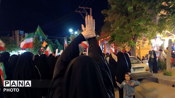 مردم فارسان با دست‌های وحدت، حامی مقاومت شدند