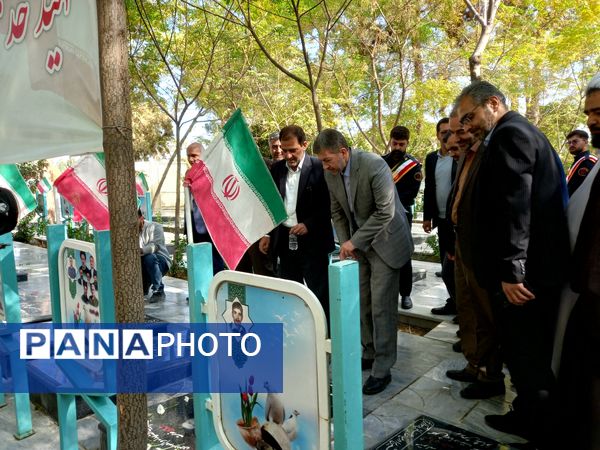 تجدید میثاق استاندار اصفهان با شهدای نجف‌آباد