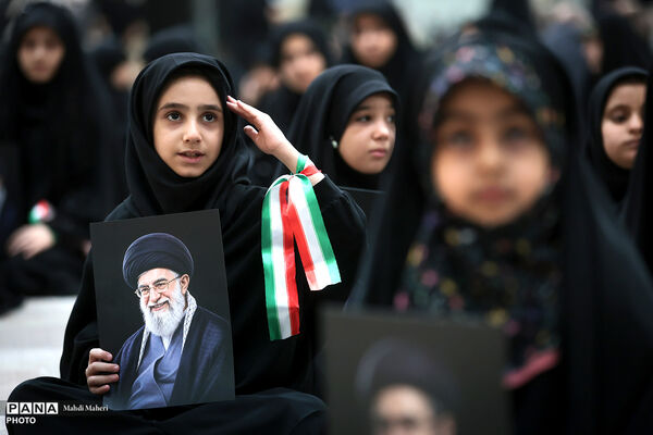 برگزاری همایش بزرگ جمع‌خوانی دانش‌آموزان با اجرای سرود و نوحه حماسی «باید برخاست» -2