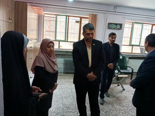 بازدید معاون پرورشی اداره آموزش و پرورش شهرستانهای تهران از نزدیک با مشکلات و چالش های مدرسه شهید رستمی