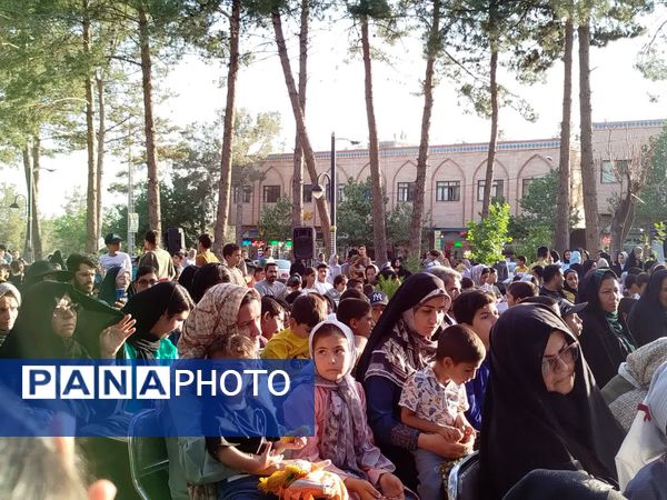 قدم هایی به عشق معلمان