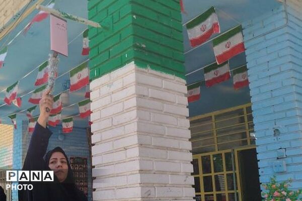 جشن «جوانه‌ها»؛ آغاز یک مسیر تازه برای هفتمی‌های دبیرستان هدی 