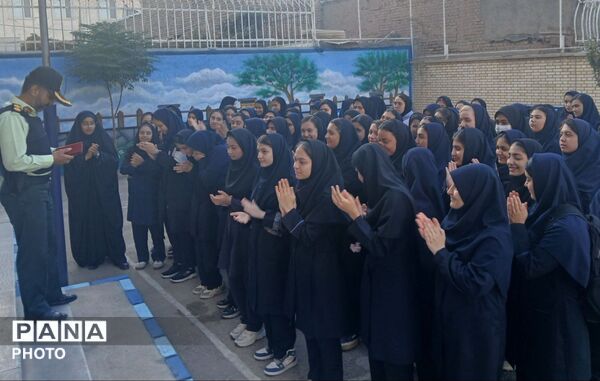 گرامیداشت هفته نیروی انتظامی در دبیرستان نمونه فرهنگ نیشابور 