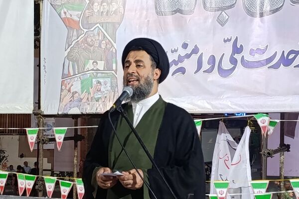 ملت ایران با وحدت و خودباوری در برابر دشمنان ایستاده است