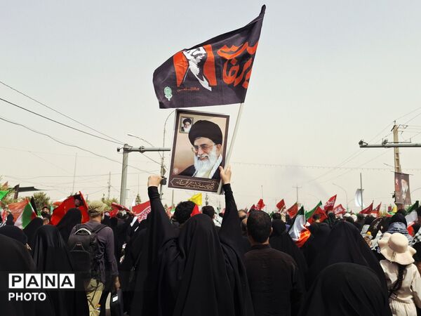 وداع پرشور نوجوانان با آقای شهید ایران 