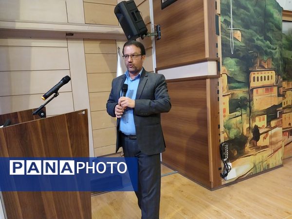 جلسه هدایت تحصیلی دانش‌آموزان ناحیه۶ در فرهنگسرای ترافیک