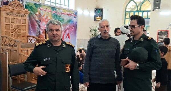 بازدید مسئولین بسیج دانش آموزی کاشمر از معتکفین مسجد جامع