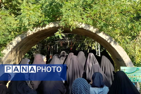 اولین روز حضور دانش‌آموزان دختر منطقه کهریزک در یادمان ‌های مناطق عملیاتی جنوب ایران