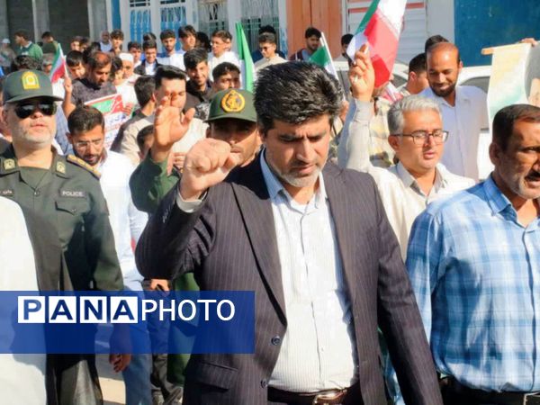 حضور حماسی مردم انقلابی بندرخمیر در راهپیمایی ۲۲ بهمن