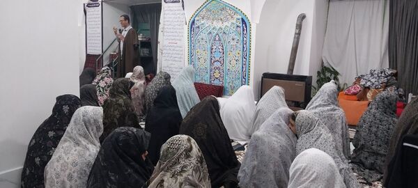 بانوان فدافن  زمزمه‌های ایمان در خلوت نورانی اعتکاف مسجد جامع