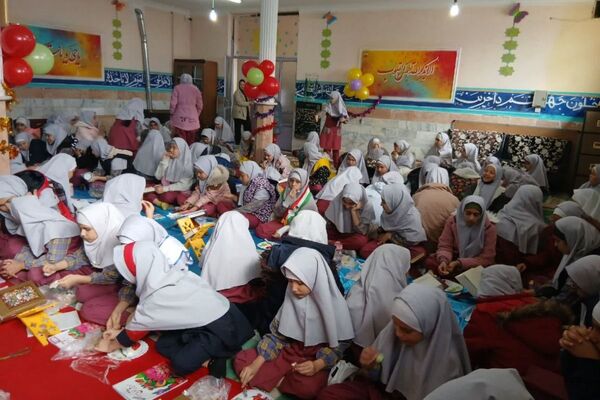 تجلی ایمان و آرمان در مدرسه مهران؛ محفل قرآنی دانش‌آموزان در طلوع فجر و اعیاد شعبانیه
