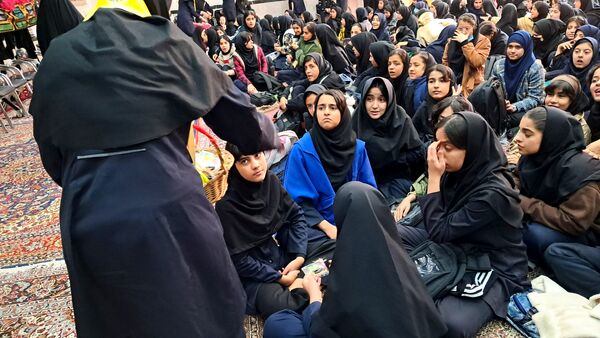 جشن نیمه شعبان در دبیرستان حضرت زینب (س)