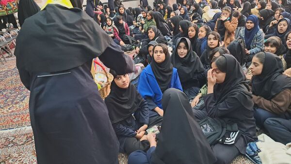 جشن نیمه شعبان در دبیرستان حضرت زینب (س)