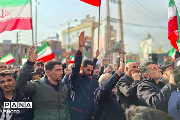 بیعت مردم قرچک با سومین رهبر نظام مقدس جمهوری اسلامی ایران