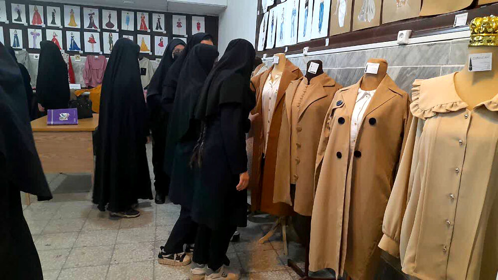 نمایشگاه هفته معرفی مشاغل در هنرستان شاهد نجمیه قم 