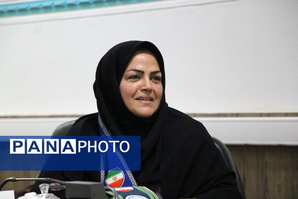 نشست ریاست سازمان دانش‌آموزی با مدیر آموزش و پرورش ناحیه یک یزد