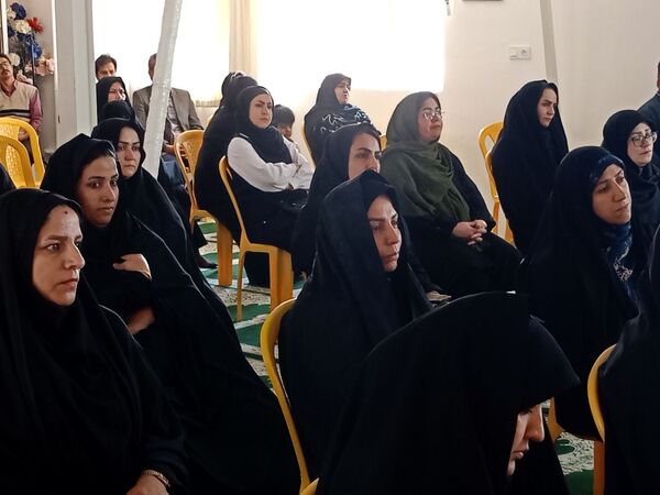 جلسه هدایت تحصیلی ویژه اولیای دانش آموزان پایه نهم دبیرستان میثاق 