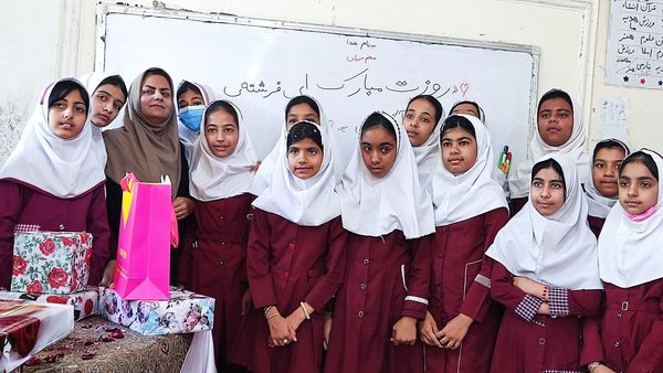 ویژه برنامه هفته معلم در دبستان استقلال حاجی آباد