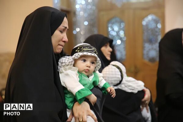 آیین شیرخوارگان حسینی با حضور همسران شهدا در قم