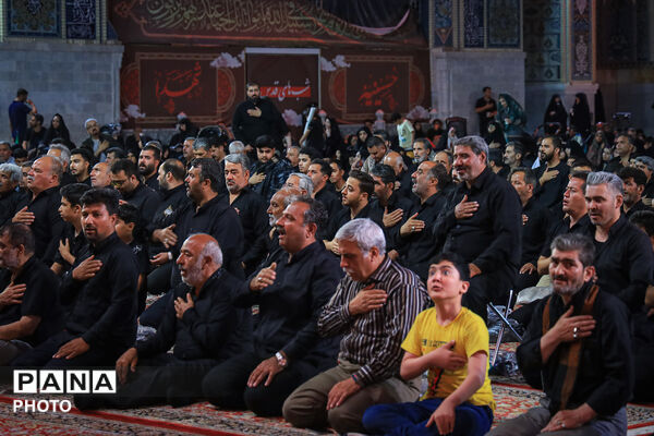 عزاداری سنتی شب هشتم محرم در «حسینیه حرم»
