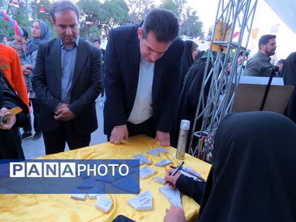 بازدید مدیرکل آموزش پرورش استان خراسان شمالی از غرفه‌های غدیرخم در بجنورد