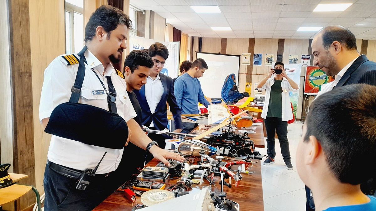 برگزاری اولین نمایشگاه استانی صنایع هوایی در پژوهش‌سرای خوارزمی ناحیه 3 کرج