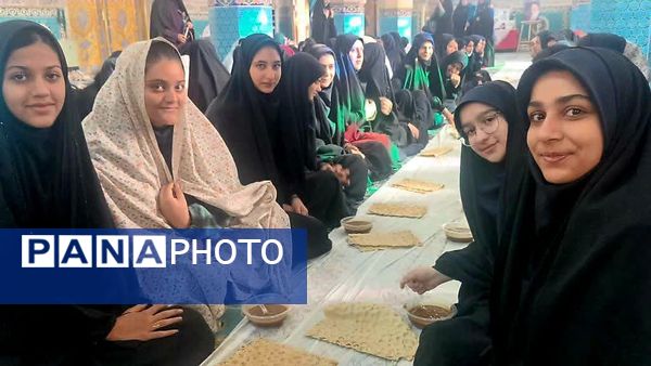 ضیافت همدلی و معنویت بسیجیان دبیرستان برازنده مقدم یک یزد