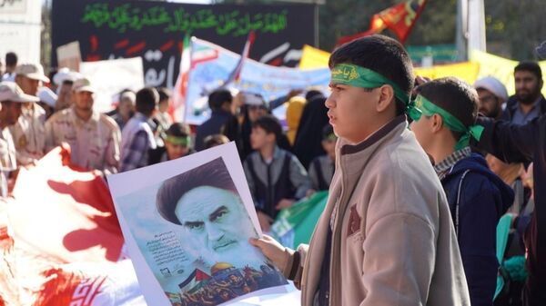 حضور گسترده ی دانش آموزان تمامی مدارس در راهپیمایی ۱۳ آبان 