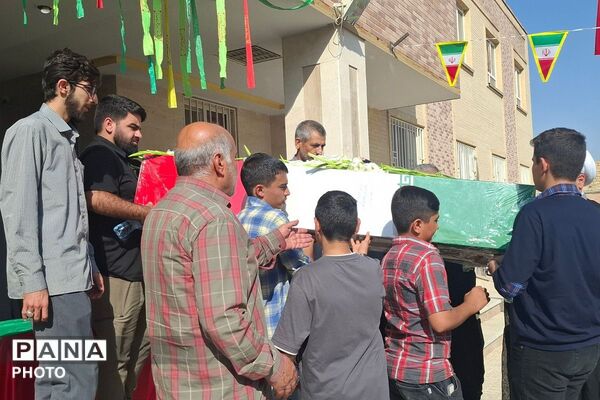 وداعِ پرشورِ دختران مدرسه مالک ملارد با شهید گمنامِ 