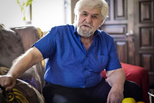 عنایت بخشی از آی سی یو مرخص می‌شود/ برای سلامتی‌اش دعا کنید