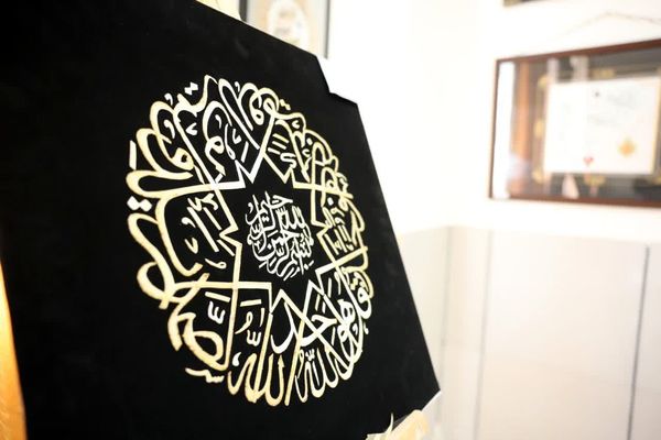 بازدید مدیر کل میراث فرهنگی، گردشگری و صنایع دستی فارس از نمایشگاه آثار هنرمندان در رشته های تابلو فرش و سفال