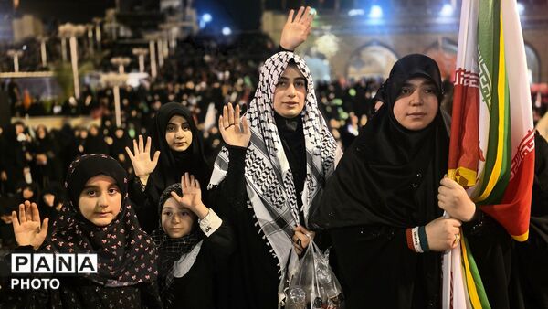 تلاقی اشک حق و صلابت ملت، امروز در تشییع قائد امت 