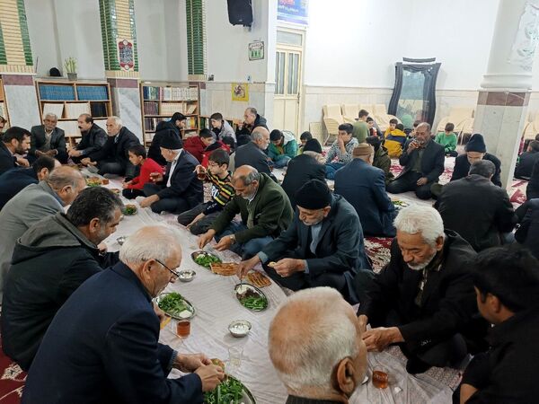 سفره های افطار ساده در کاشمر