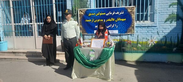 بازدید سبزپوشان نیروی انتظامی با دانش‌آموزان مدرسه ربابه هاشمیان یزدی