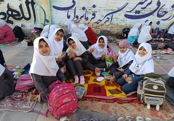 یک روز متفاوت با طعم دوستی و لبخند در آموزشگاه شهیدان محسنی فر میبد 
