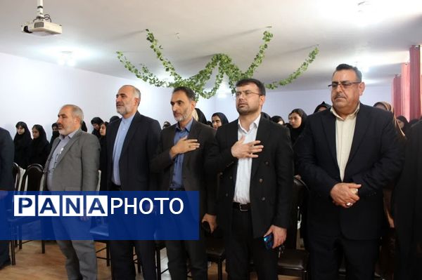 تقدیر از دانش‌آموز مولف کتاب «زندگی، یک هسته»