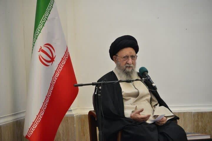 آیت‌الله نورمفیدی: وحدت سپاه و ارتش رمز صلابت نظام جمهوری اسلامی است