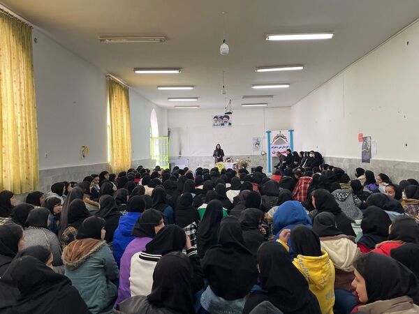 برگزاری جلسه پیشگیری از آسیب‌های اجتماعی در هنرستان بصیرت آشخانه