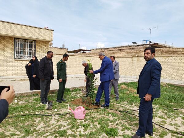 جشن مدرسه‌ای «ایرانمون» در مدرسه شهدای میانشهر