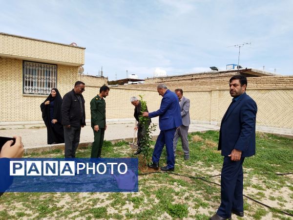 جشن مدرسه‌ای «ایرانمون» در مدرسه شهدای میانشهر