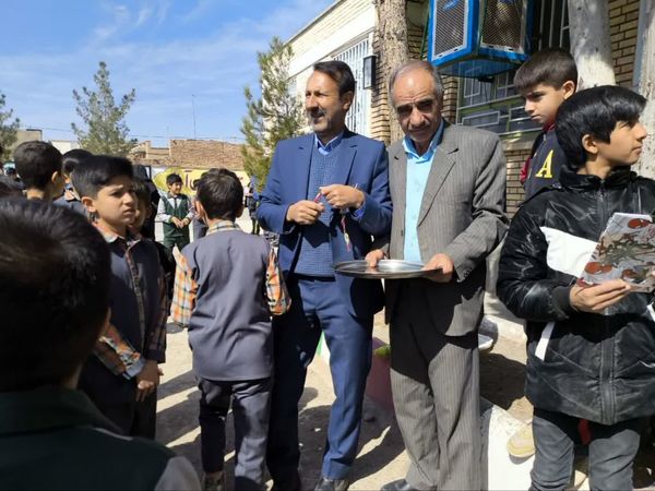 برگزاری مراسم تقدیر واهدای جایزه به دانش آموزان دبستان شهید پسندیده فدافن
