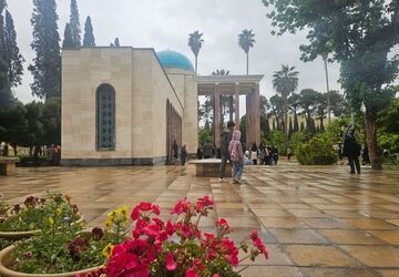 سعدیا مرد نکونام نمیرد هرگز
